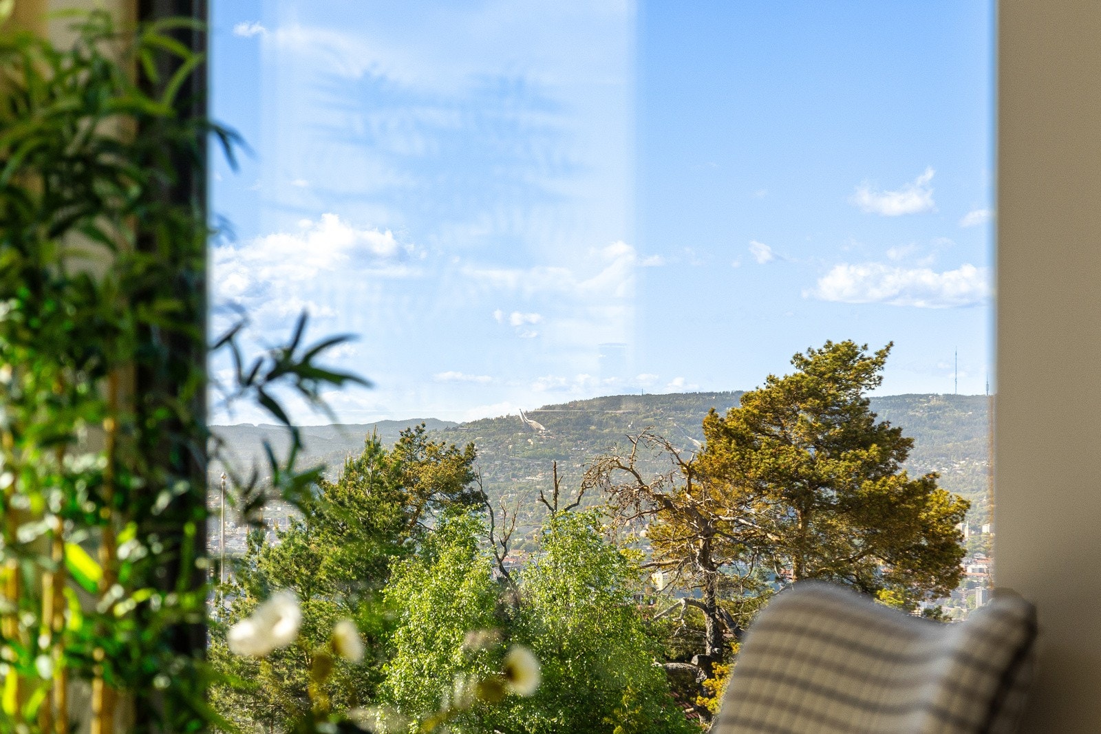 Utsikt til Holmenkollen og Tryvann Galleribilde