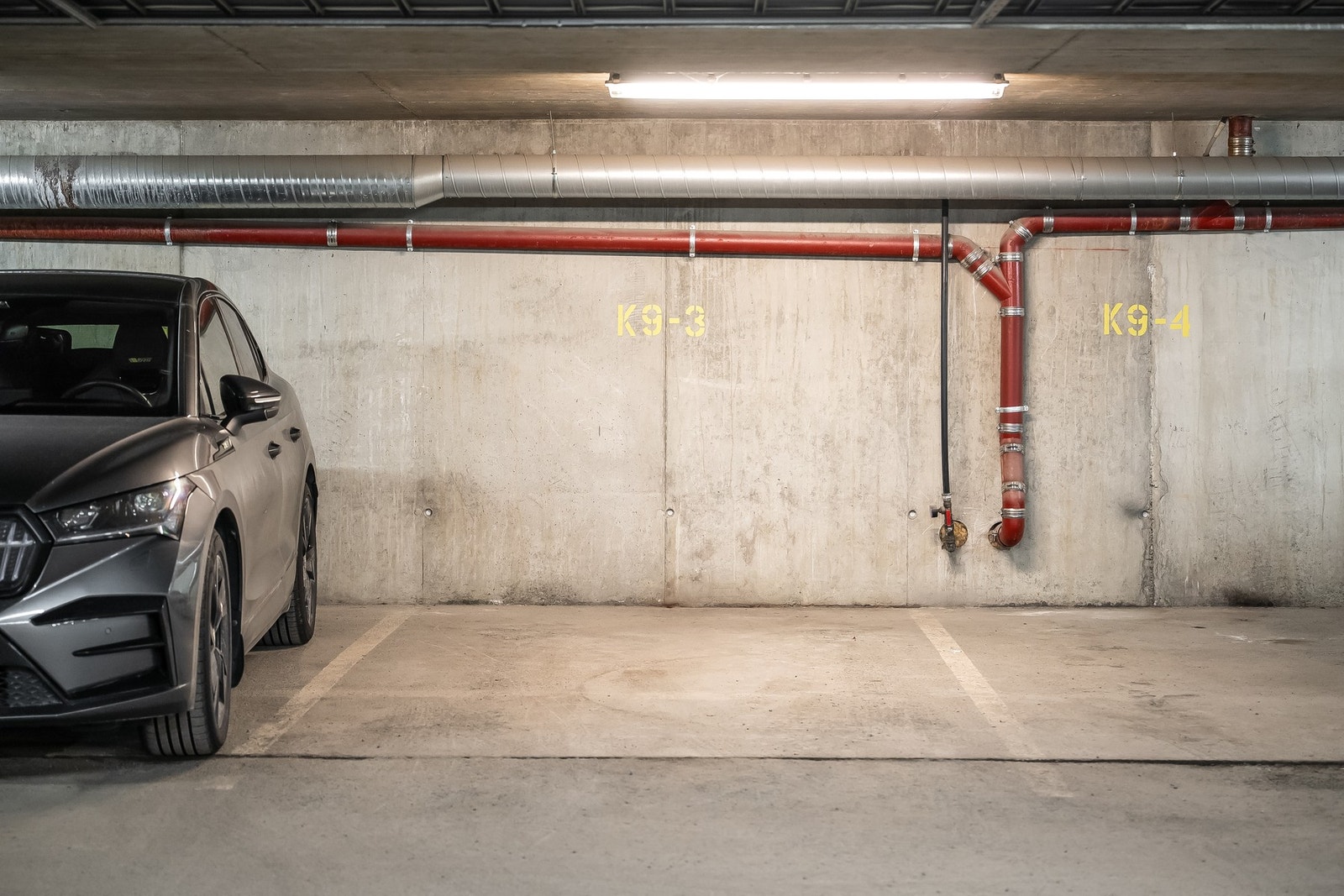 Egen plass i p-kjeller, og man har også en egen bod i kjeller Galleribilde