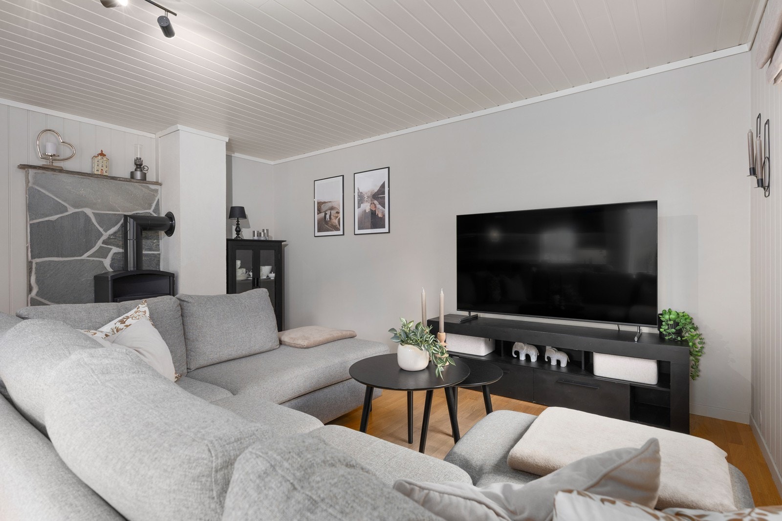 Boligen har jevnt over smakfulle fargevalg og et hjemmekoselig preg. Galleribilde