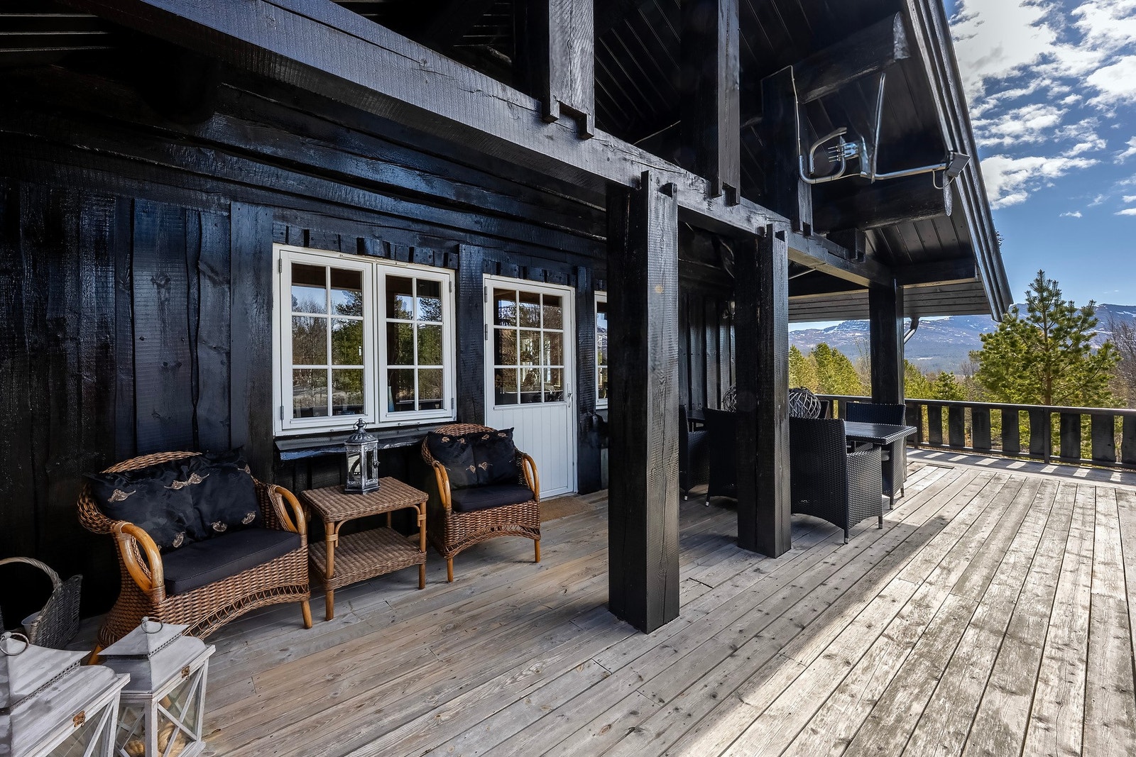 Dør som kobler terrassen til stuen. Galleribilde