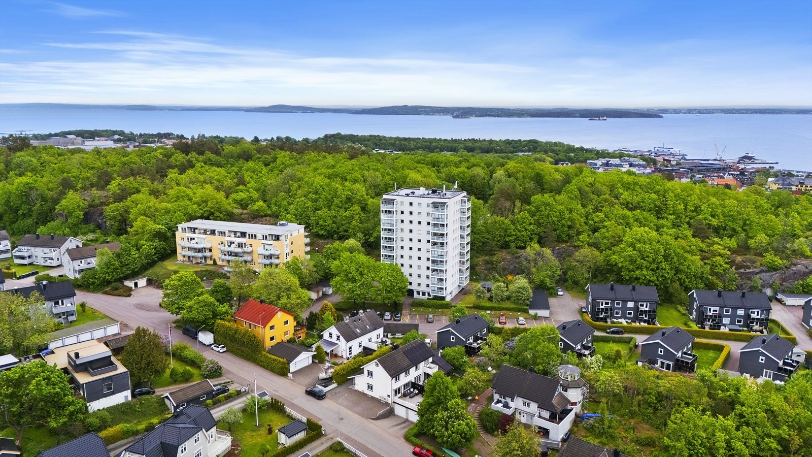 En svært attraktiv beliggenhet for deg som ønsker å bo fredelig, men samtidig sentralt i Horten. Galleribilde