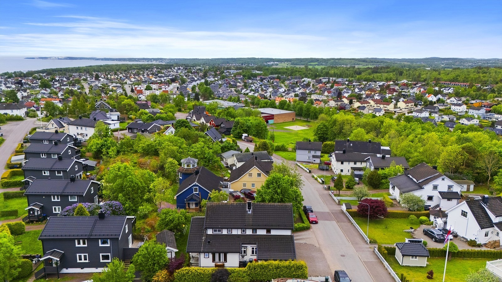 Rett i nærheten av boligen er det også nydelige turområder ved blant annet Festningen, hvor det også er mulighet for å spille frisbeegolf. Galleribilde
