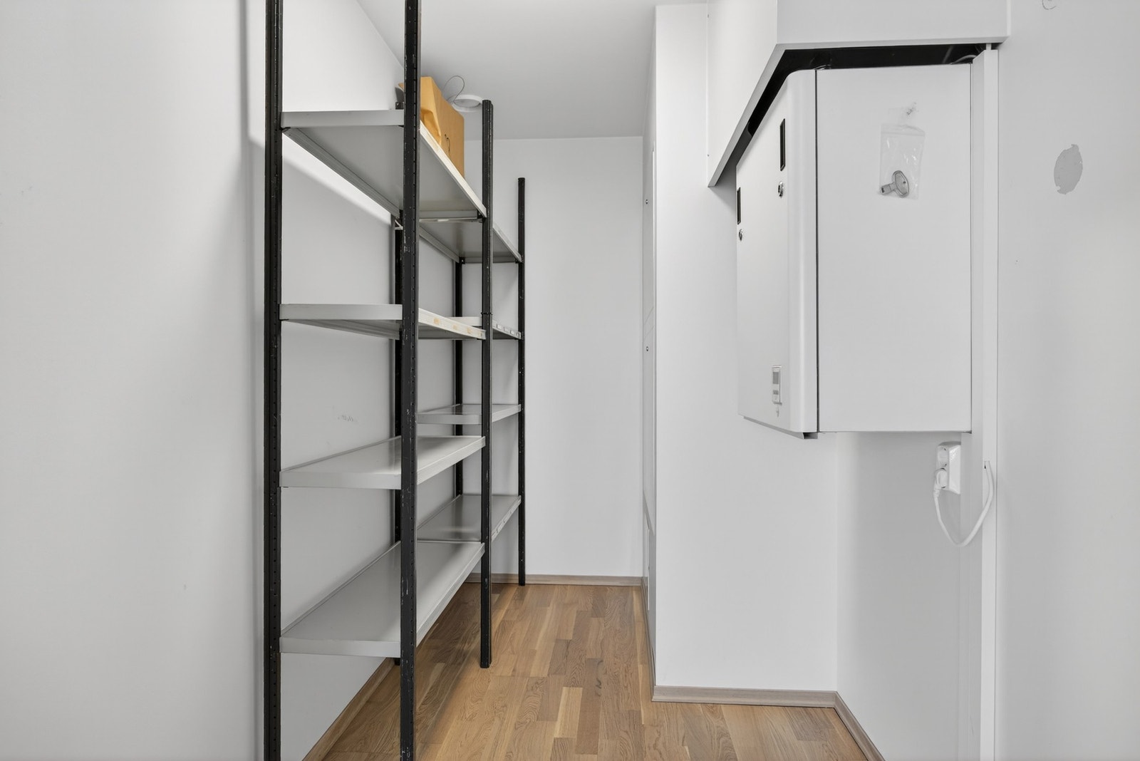 Innvendig bod - God plass til lagring. Galleribilde