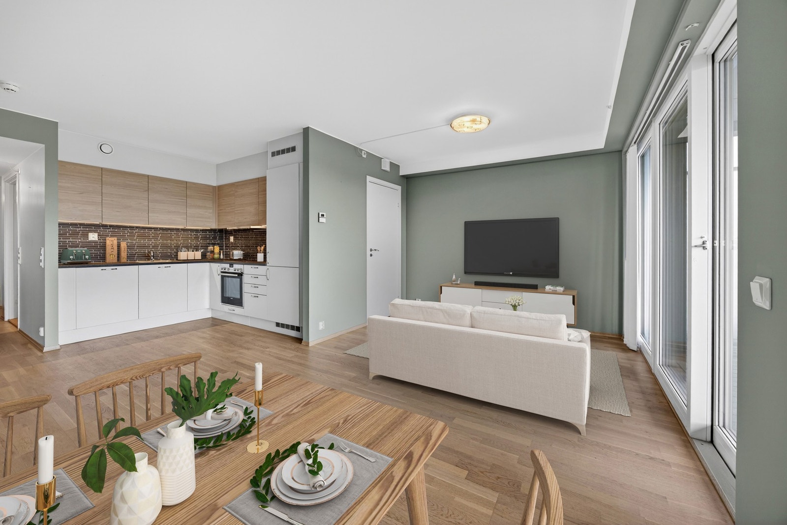 HTH-innredning fra byggeår med - Laminat benkeplate med nedfelt kum i rustfritt stål og ventilator. Galleribilde