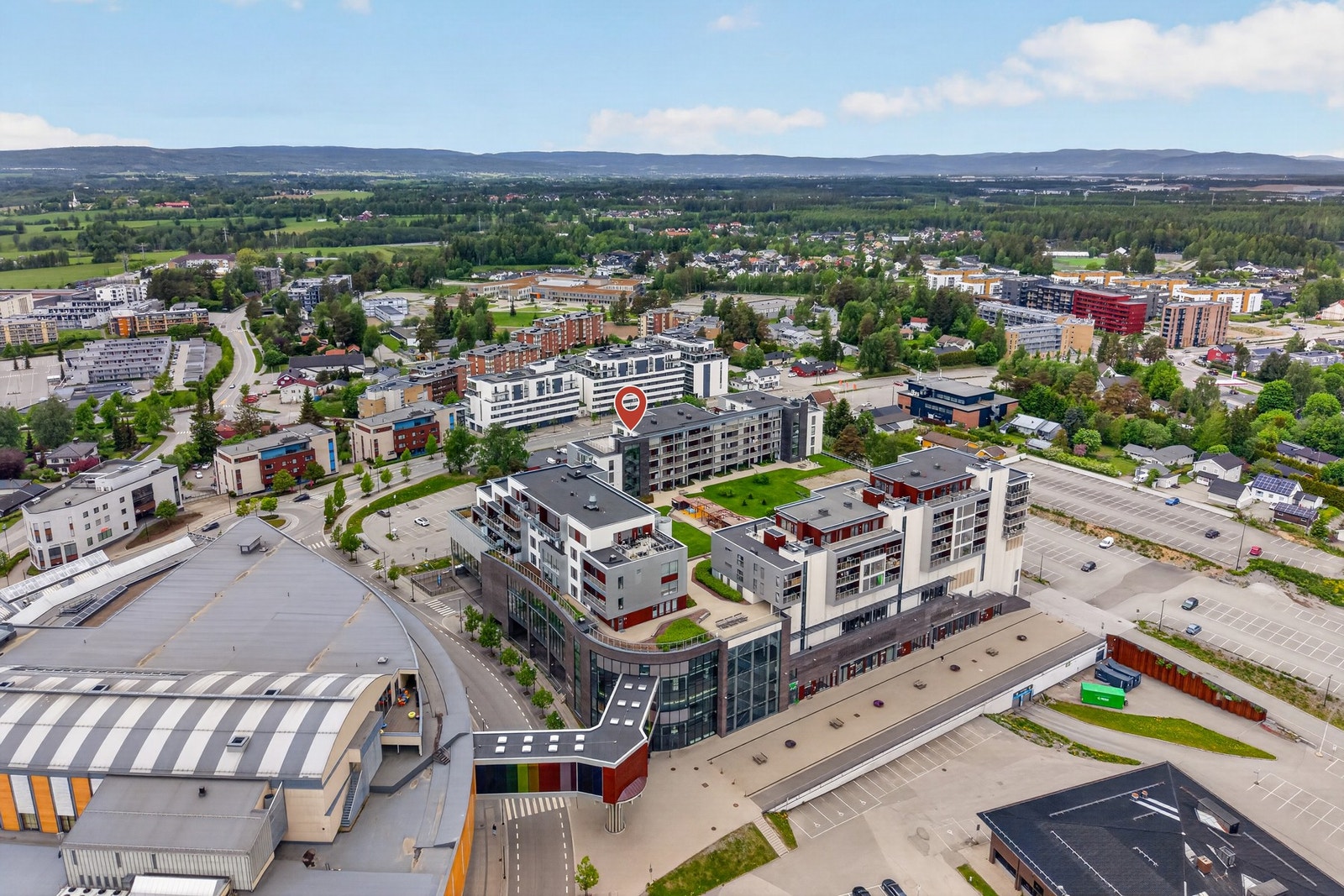 Nordbytjernet med badeplass, turstier og fine rekreasjonsmuligheter - 5 minutter med bil. Galleribilde