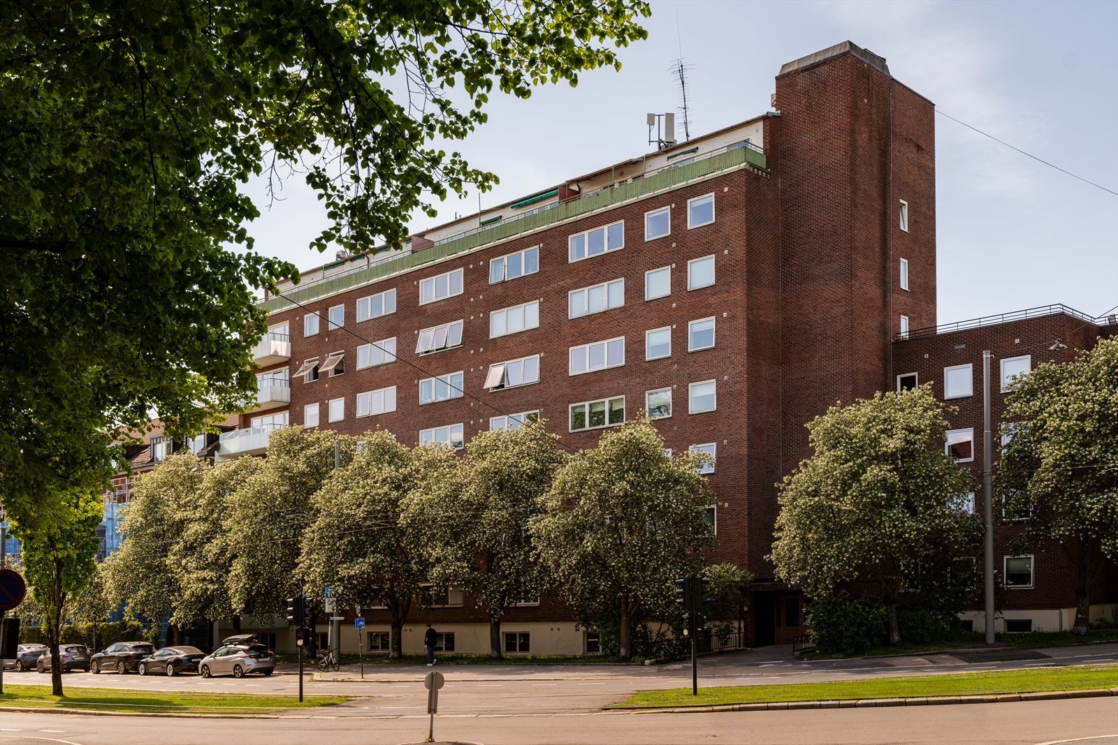 Nabolaget kjennetegnes av hyggelige bygårder, grønne omgivelser og en levende, urban atmosfære. Galleribilde