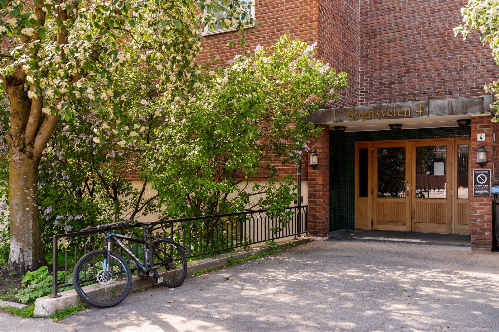 Velholdt inngangsparti. Galleribilde
