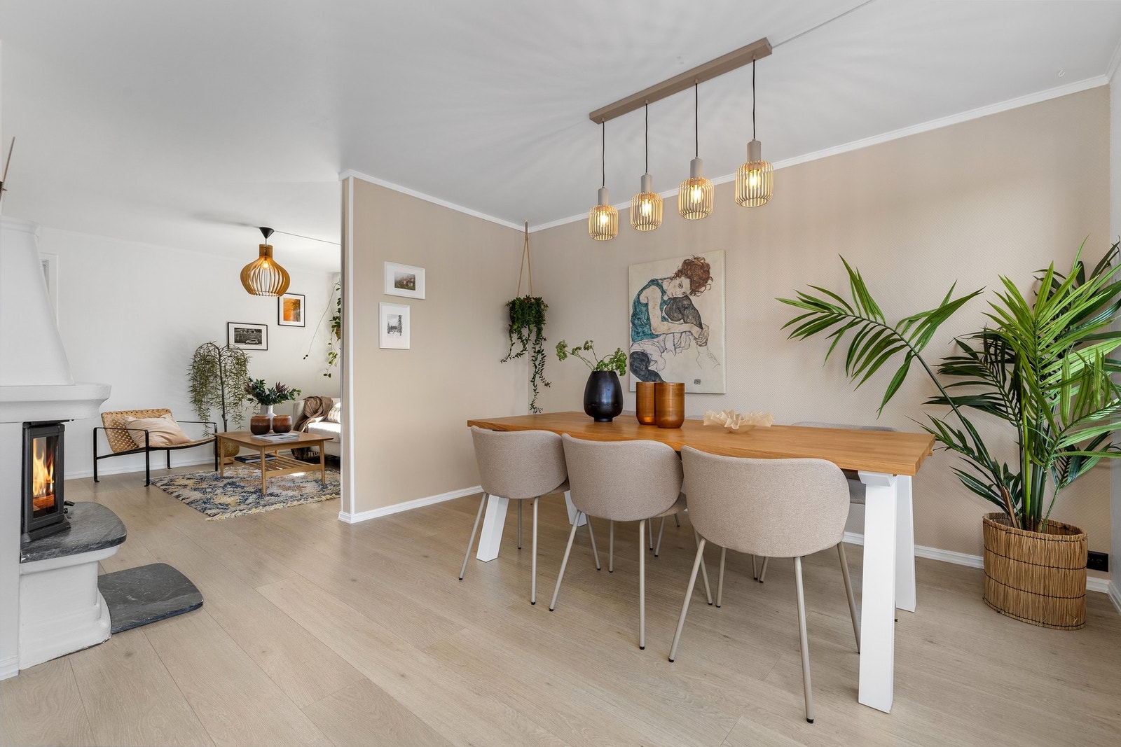 Spiseplassen har god kapasitet for både hverdag og selskap. Galleribilde