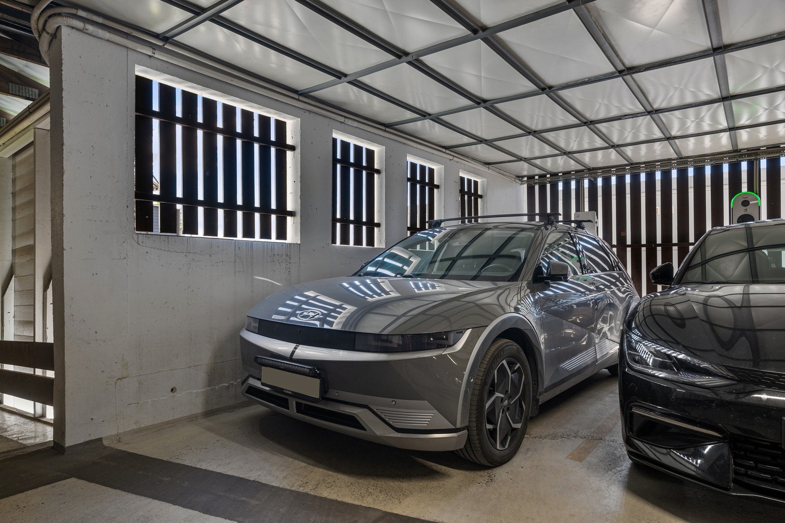Leiligheten disponerer garasjeplass med elbillader. Galleribilde