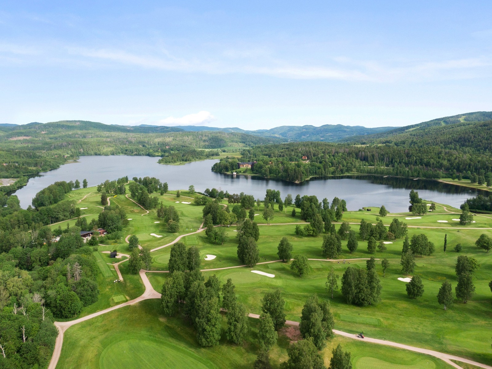 Golfbanen på Bogstad er kjent som en av de beste banene i Europa og ligger idyllisk til ved Bogstadvannet. Galleribilde