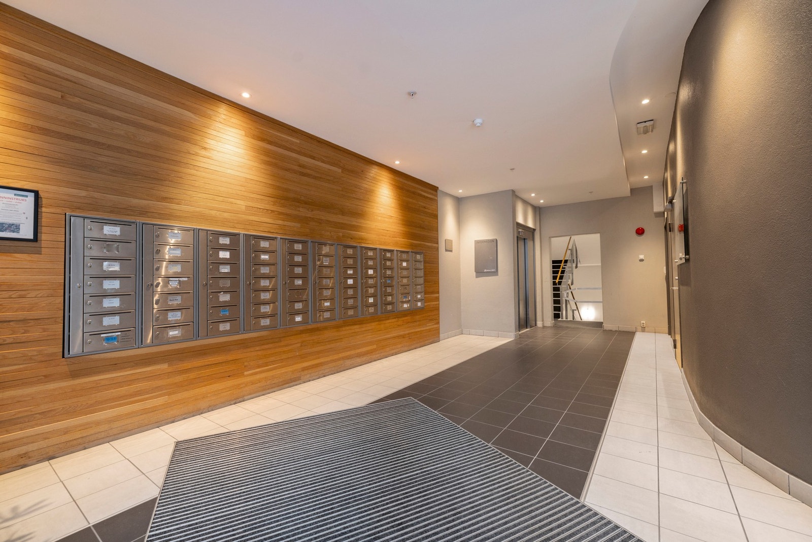Inngangsparti. Galleribilde