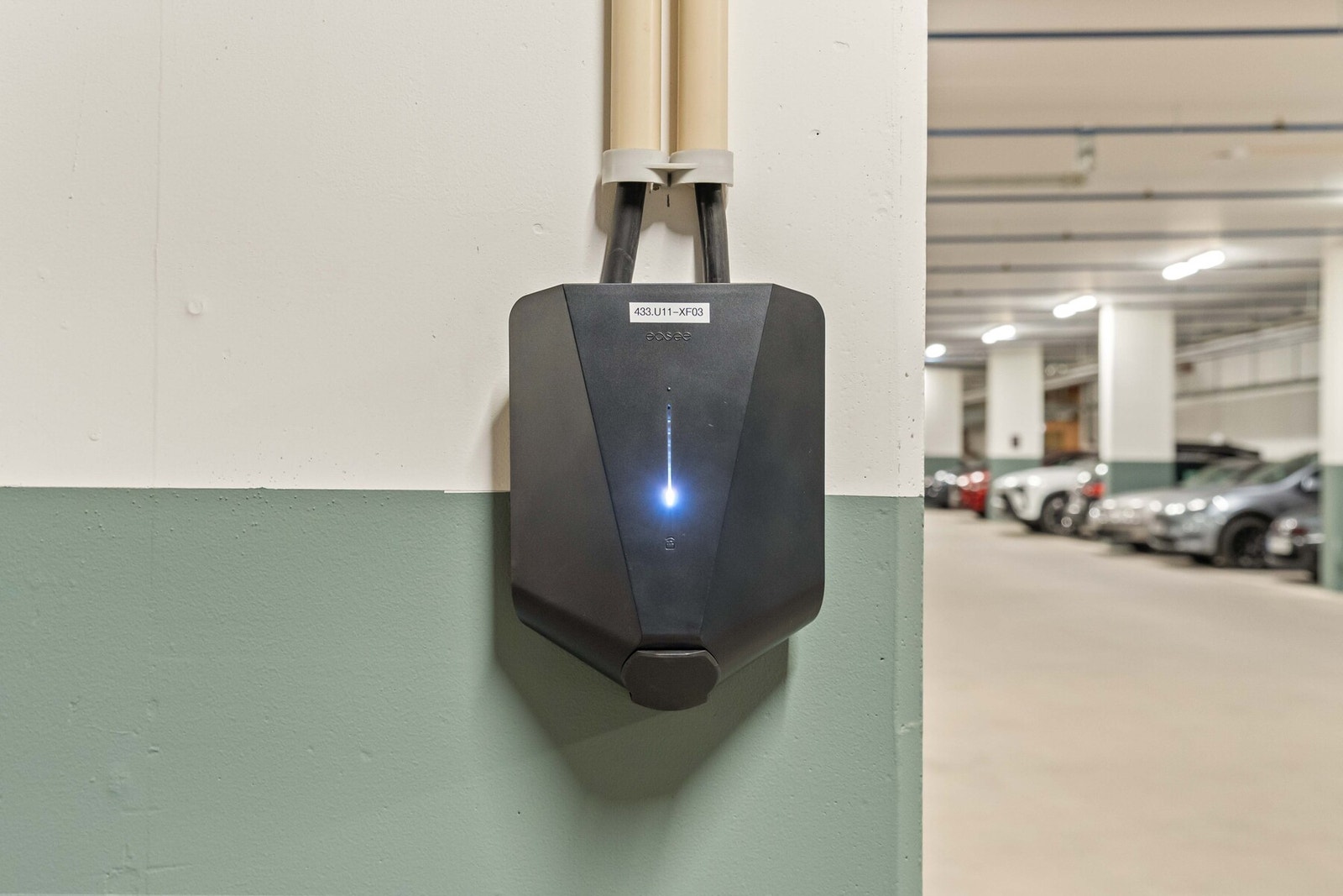 Garasjeplassen kommer med ferdigmontert el-bil lader. Galleribilde