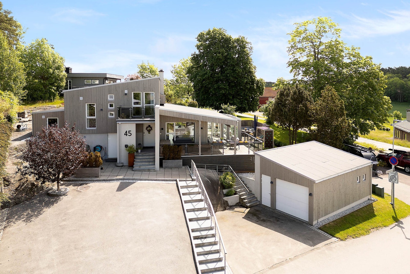Velkommen til Mellomhagen 45 - presentert av Siri Istre v/PrivatMegleren. Galleribilde