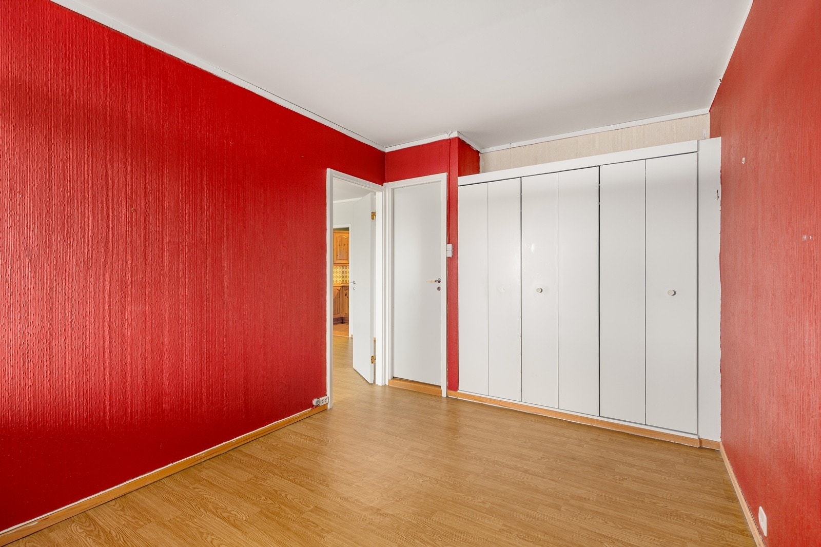God lagring i store plassbygde skap Galleribilde