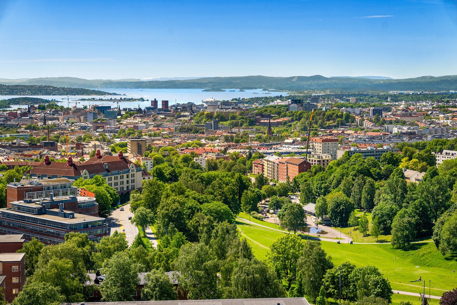 Fra solrik, felles takterrasse er det nydelig utsikt over Oslo by og Oslofjorden! Galleribilde