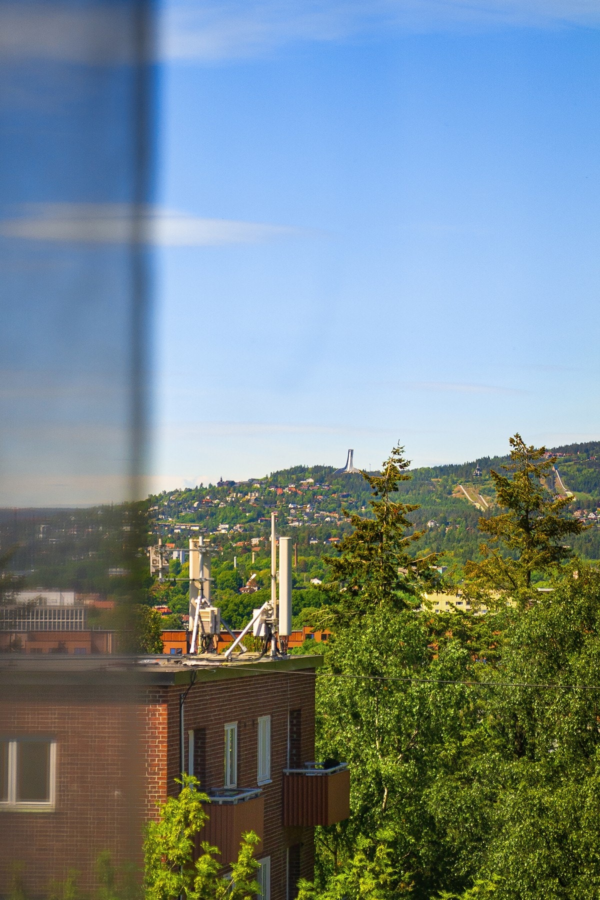 Svært god utsikt fra byggets 6. etasje - utsikt helt til Holmenkollen! Galleribilde