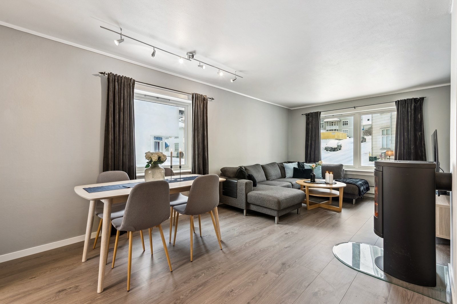 Leiligheten oppvarmes med vedfyring og elektrisitet. Galleribilde