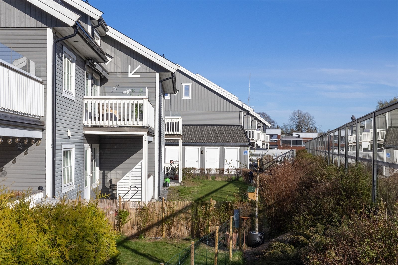 Mulighet for mer plass: I sameiet har samtlige naboer bygget ut loftet og økt boligarealet betydelig. Her ligger alt til rette for å etablere et ekstra soverom, en ekstra stue og eventuelt et bad nr. 2. Galleribilde