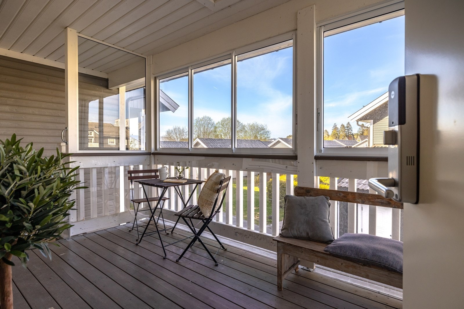 Inngangspartiet fungere også som en fin uteplass. Galleribilde