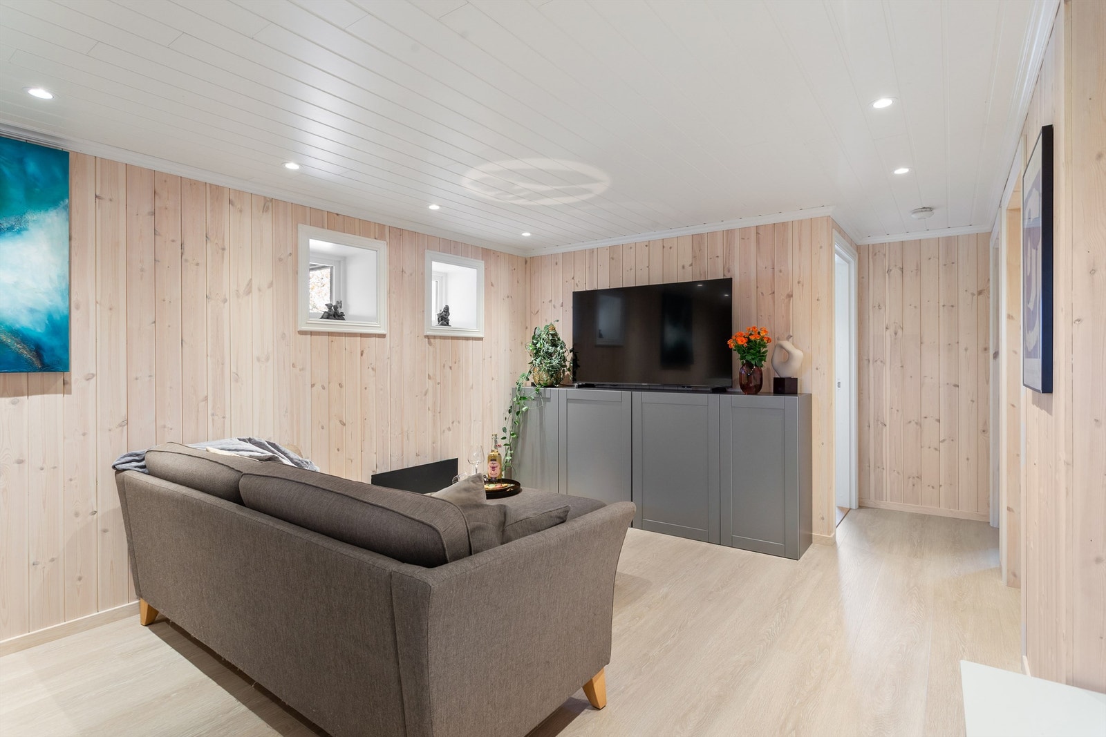 Rommet gir ekstra plass for familien og kan fungere som en egen TV-stue eller lekerom. Ikke godkjent for varig opphold. Galleribilde