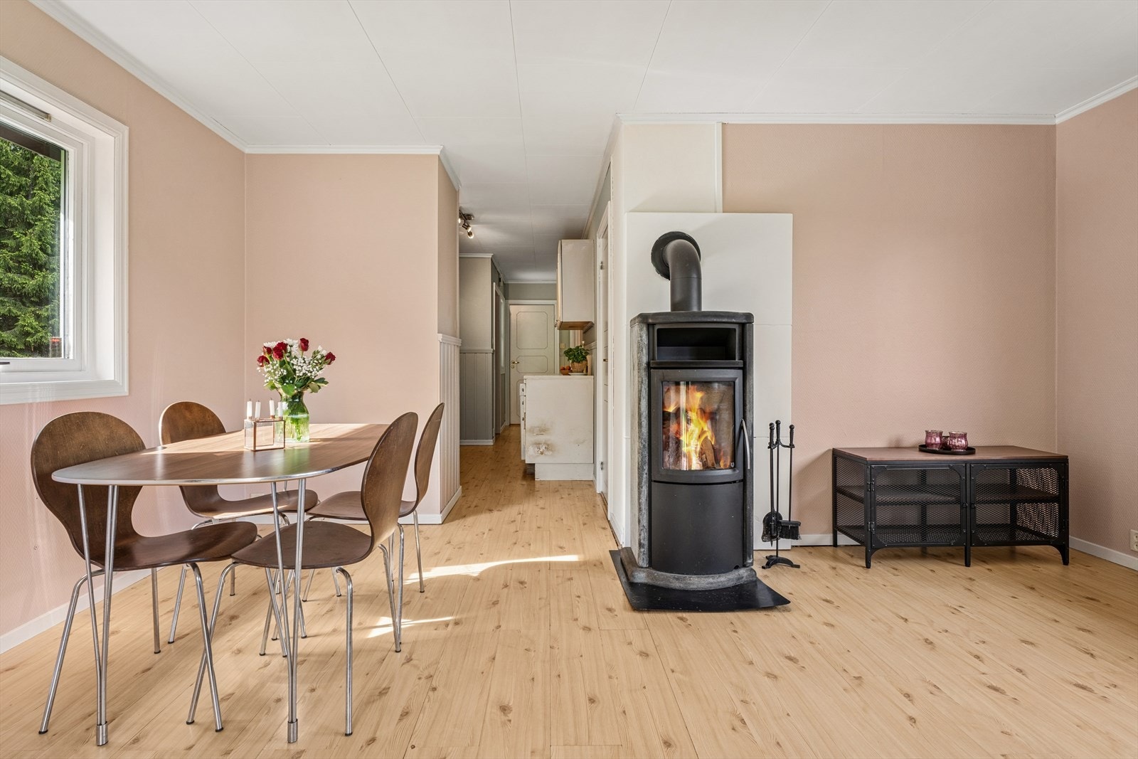 Det er også plass til en hyggelig spiseplass for gode måltider med familie og venner. Galleribilde