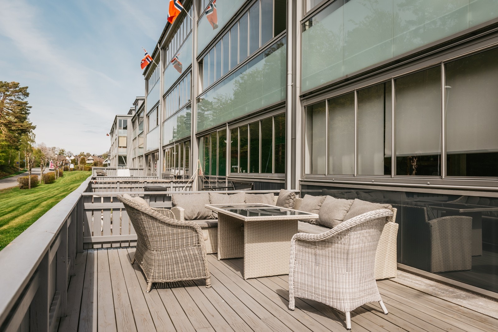 Fra terrassen er det utsikt til fellesområdene Galleribilde