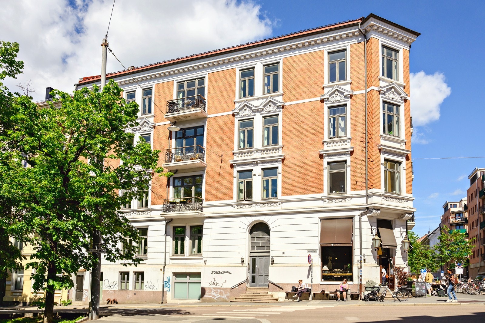 Fasade. Etterspurt og sentral beliggenhet Galleribilde