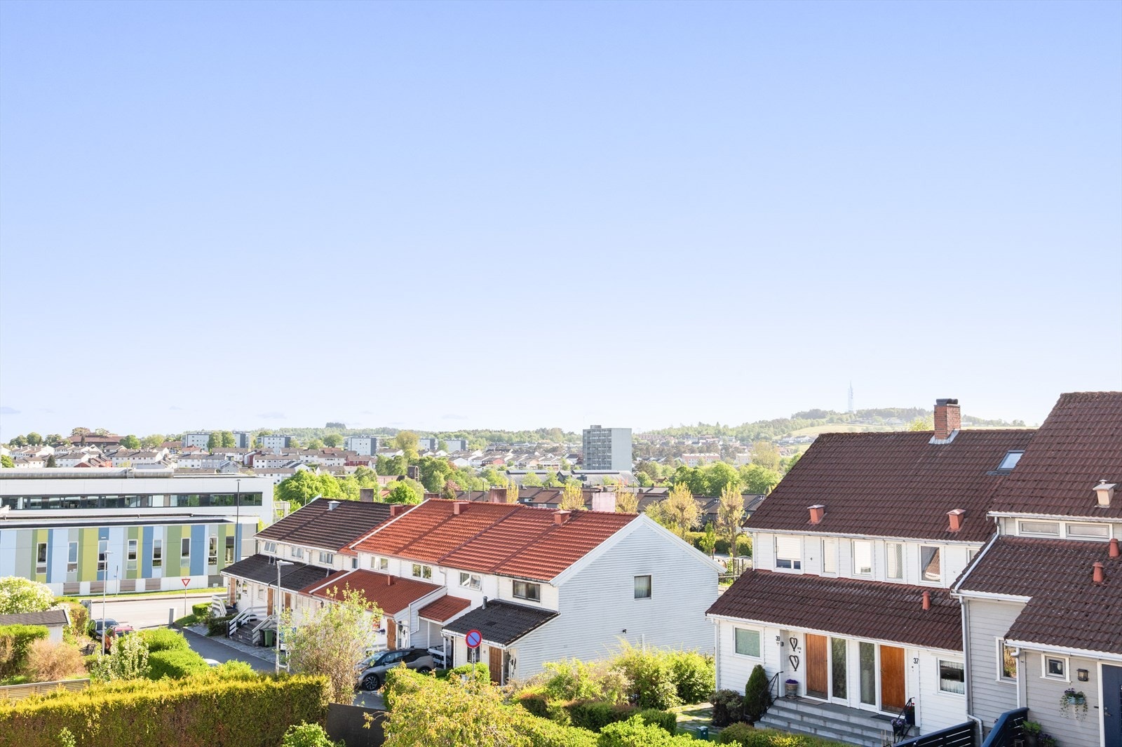 Fra eiendommen er det gangavstand til Stavanger universitetssjukehus (SUS) og flere skoler og barnehager. Galleribilde