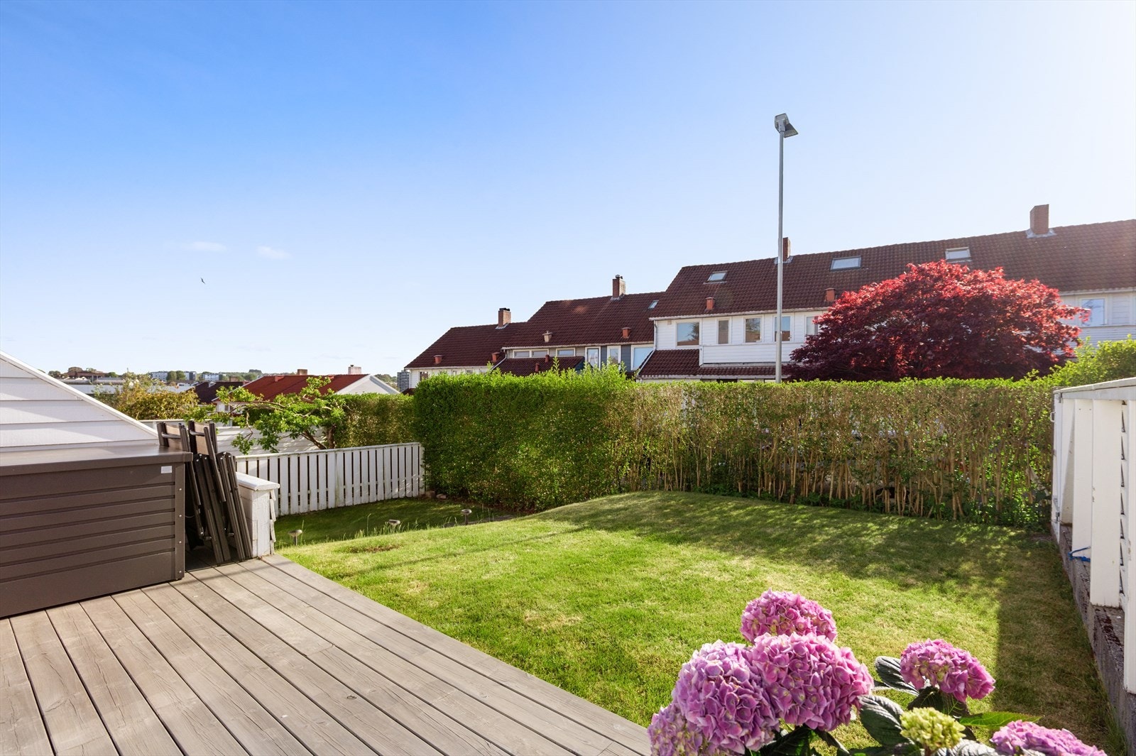 Eiendommen har en sentral og familievennlig beliggenhet på Våland, med kort vei til både Mosvatnet og Stavanger sentrum. Galleribilde