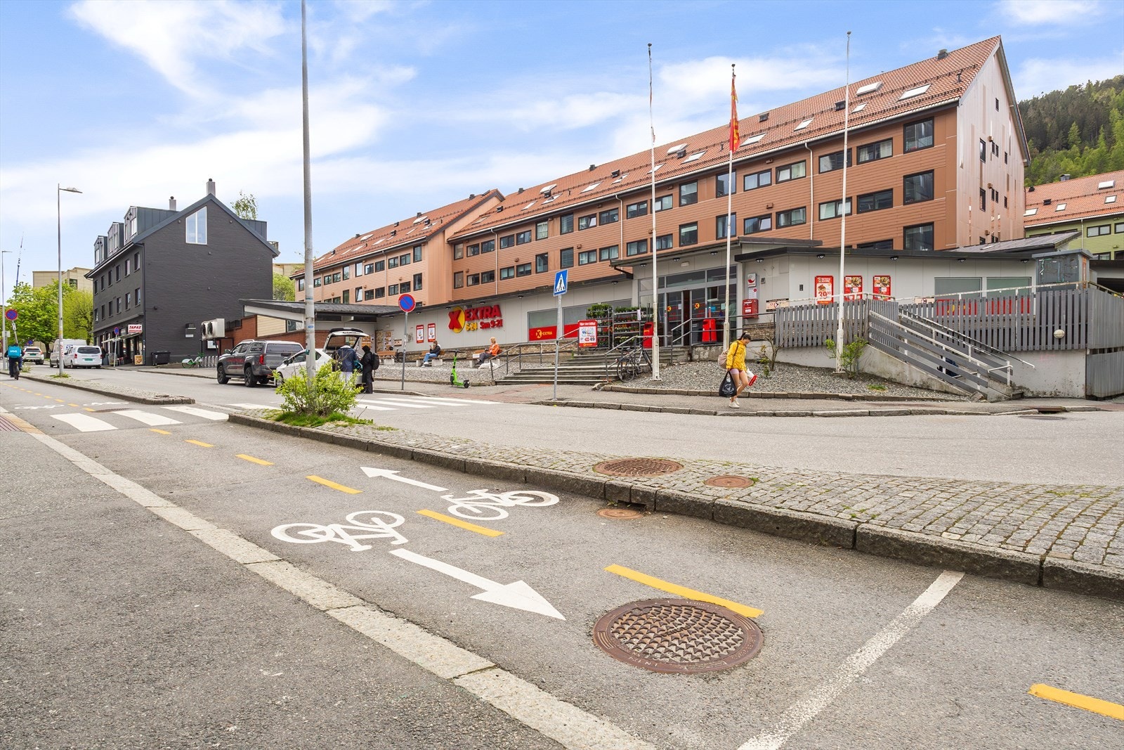 - I umiddelbar nærhet har du tilgang til søndagsåpen dagligvarebutikk, Coop Extra - Galleribilde