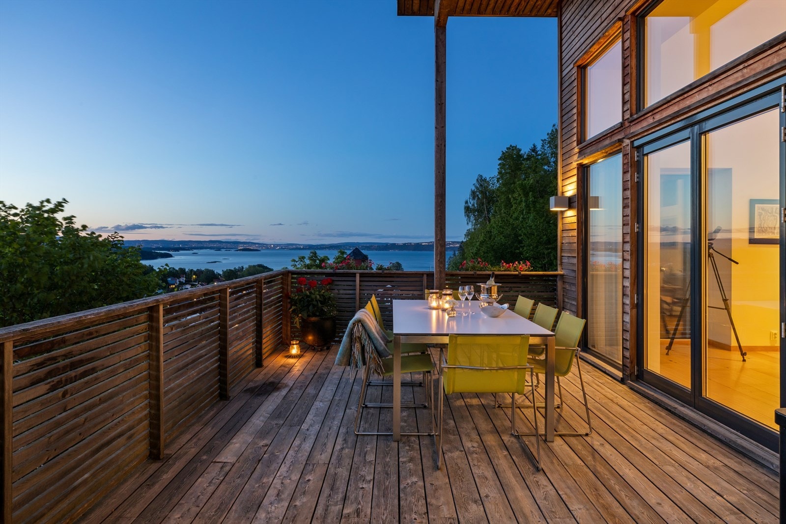 Kveldsstemning på balkongen. Galleribilde