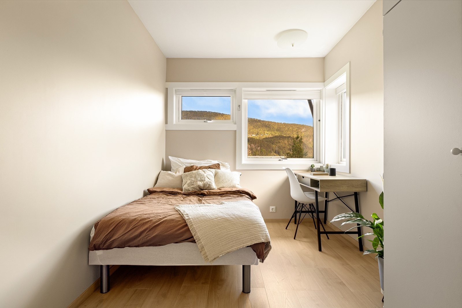 - Soverom 2 måler 9,9 m² - Galleribilde