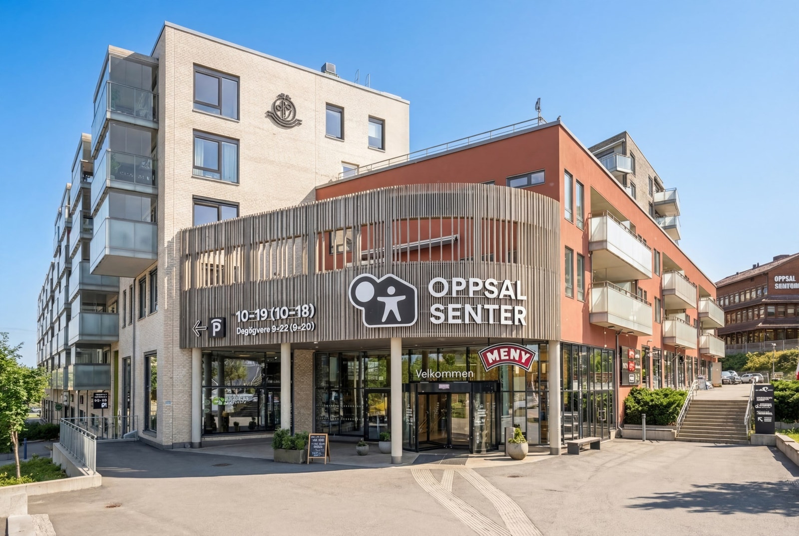 Oppsal Senter ligger kun 3 minutters gange unna, med blant annet Meny, apotek lokalrestauranten Østensjø havn og andre servicetilbud. Galleribilde