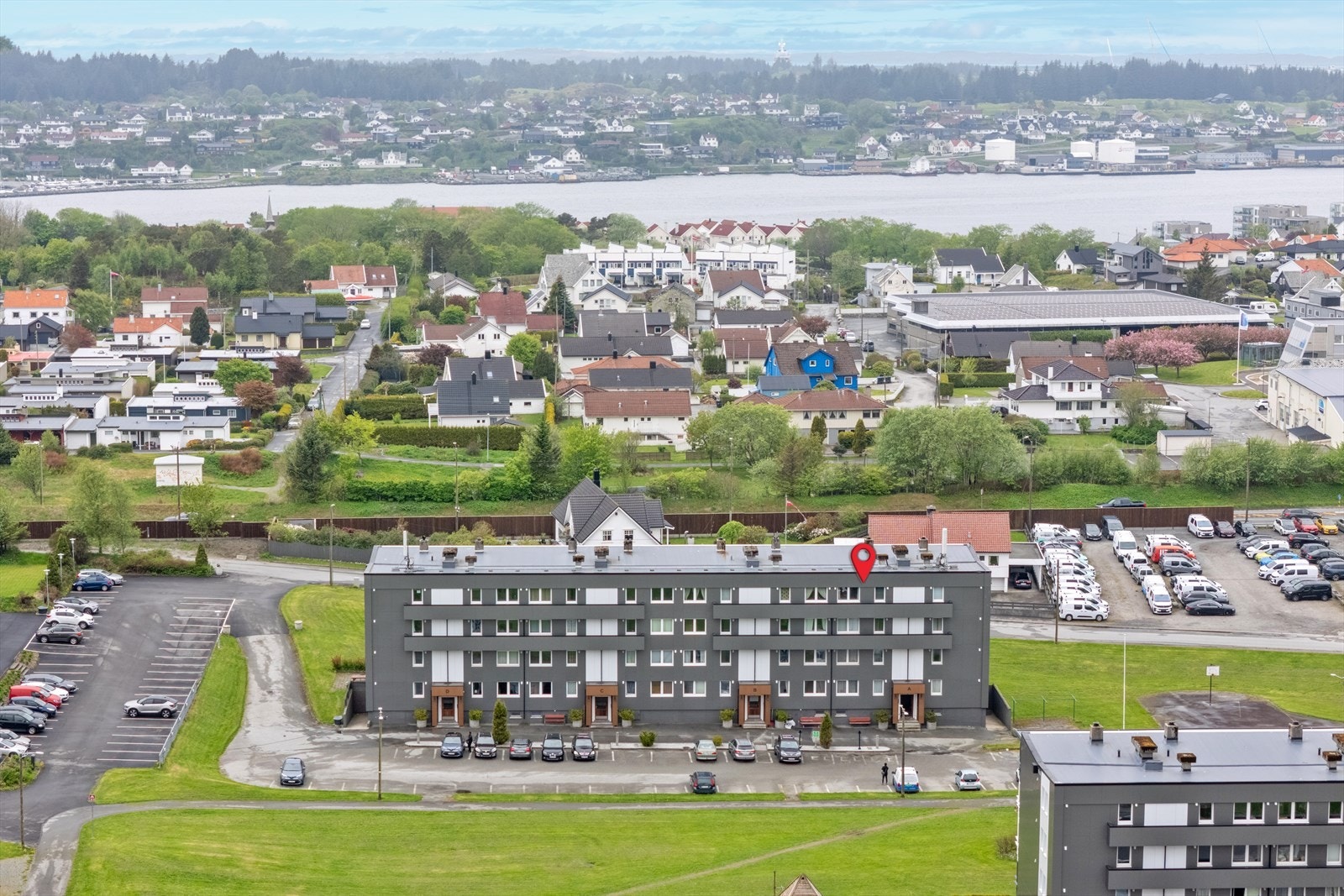 Fra leiligheten er det nærhet til både sentrum og turområder. Galleribilde