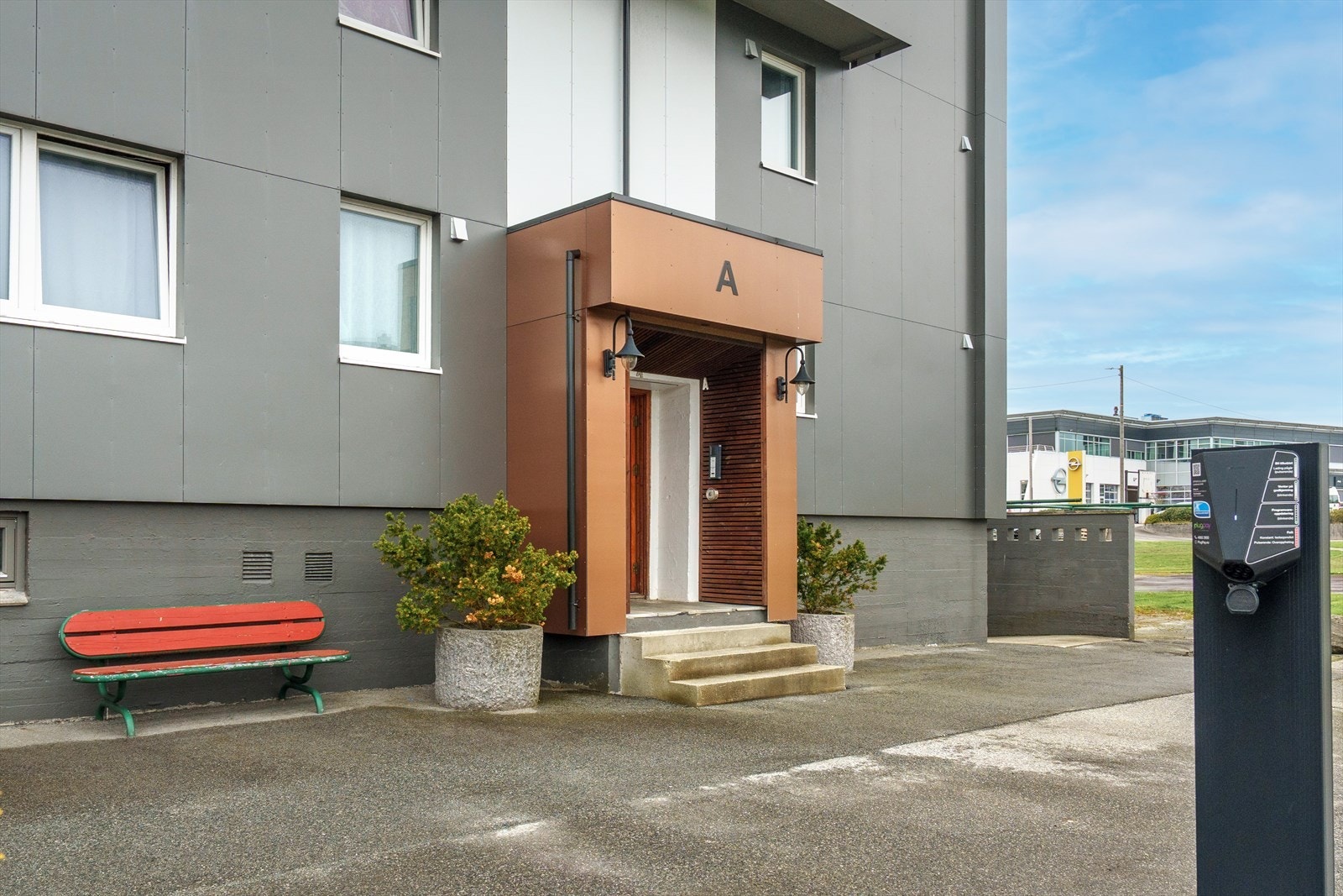 Velkommen inn! Beboere disponerer felles parkeringsplass. Galleribilde