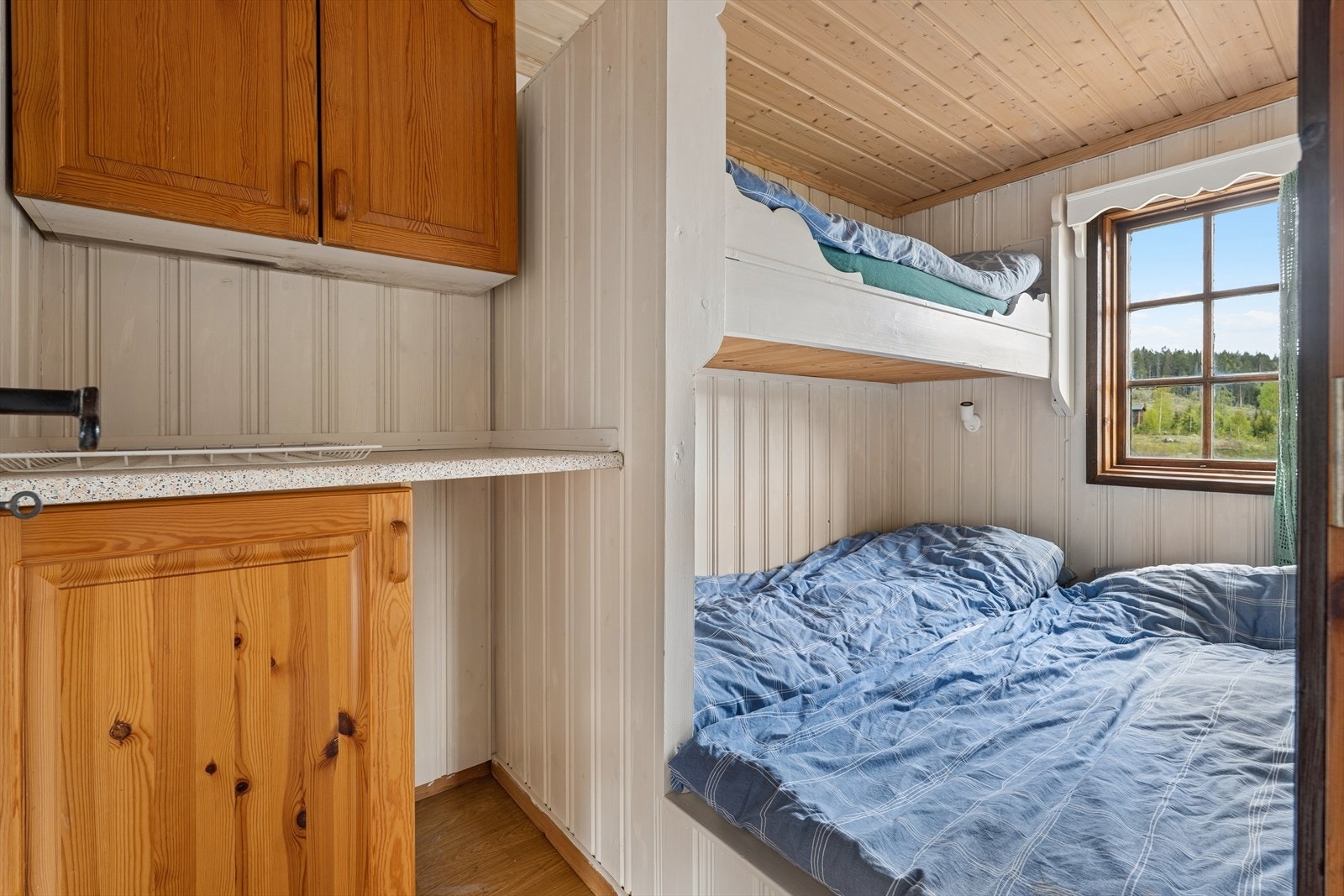 Effektive romløsninger med køyesenger som gir god plass til overnatting Galleribilde