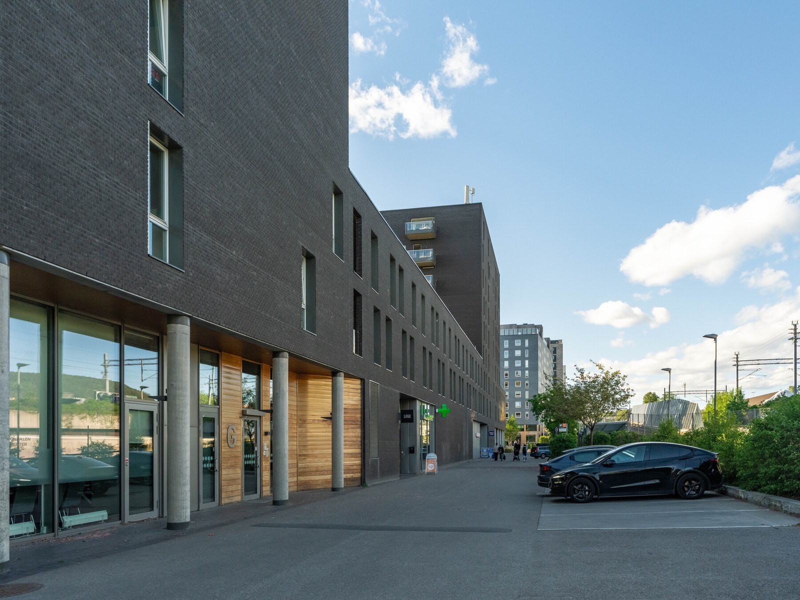 Det er også svært kort vei til både buss, trikk og T-bane. Galleribilde