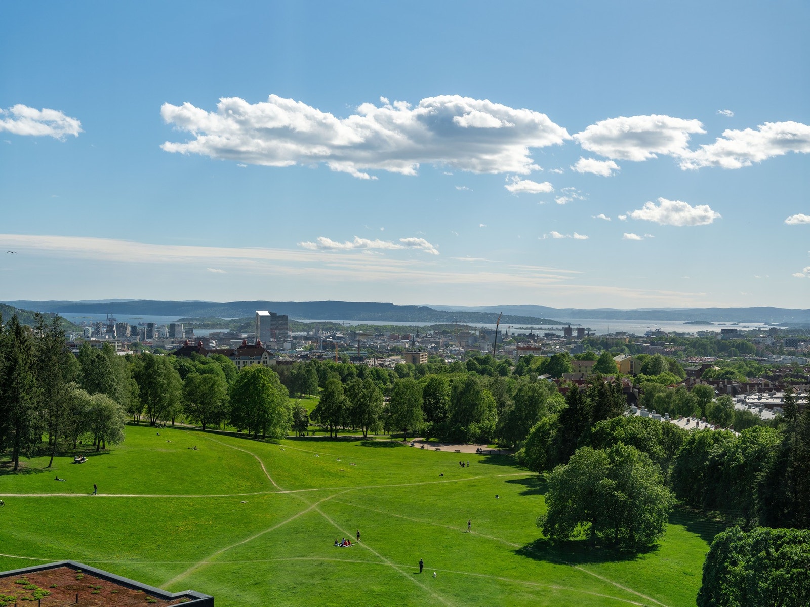 Utsikten må faktisk trekkes frem med én gang, for her ser du utover hele byen! Galleribilde
