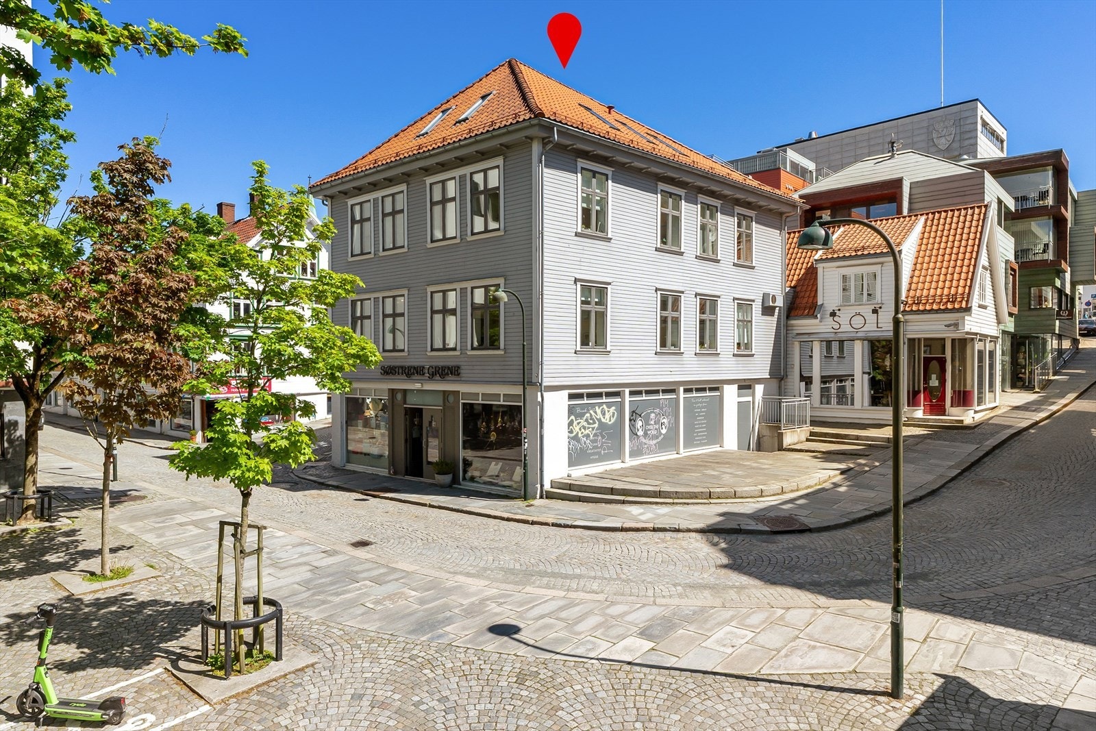 Meget sentral beliggenhet i hjerte av Stavanger sentrum, like ved Breiavannet og Domkirken. Galleribilde
