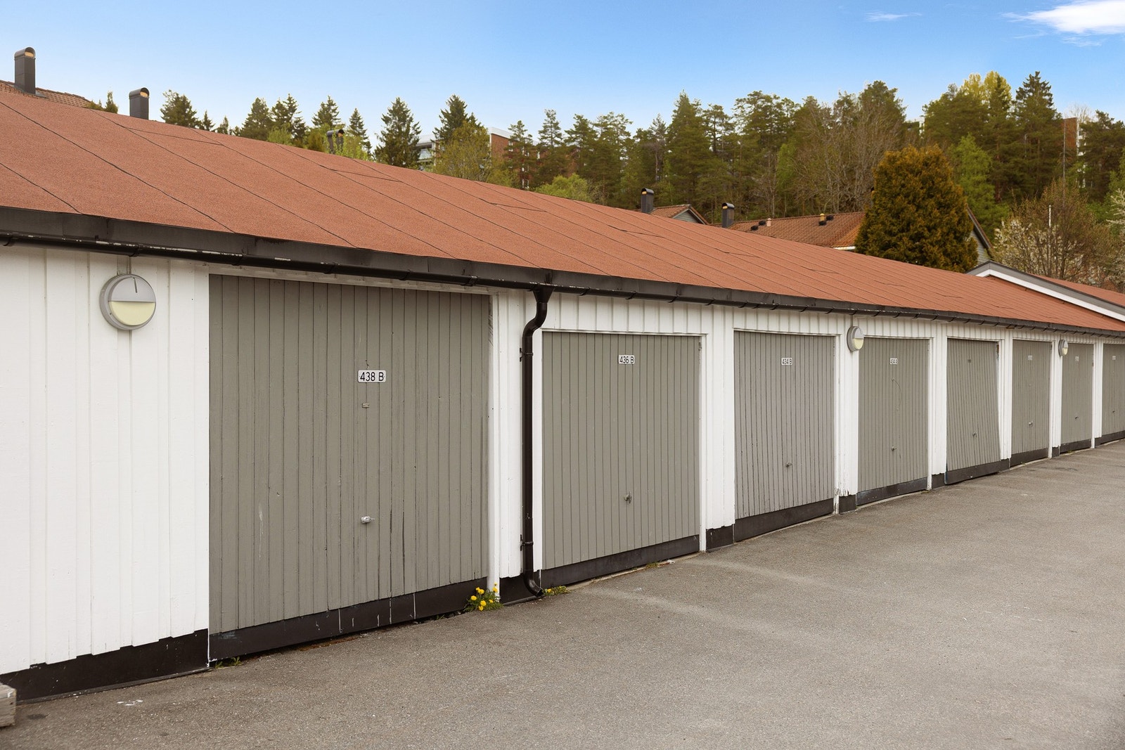 Parkering i felles garasjeanlegg medfølger i handelen. Galleribilde