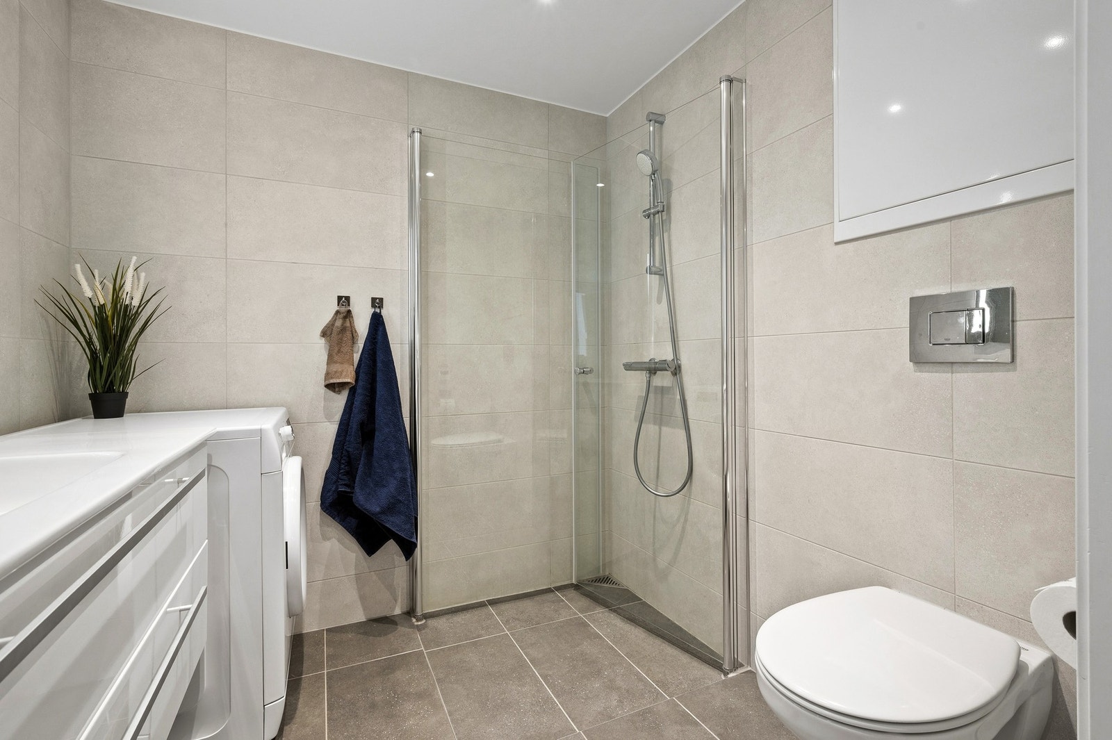 Badet har opplegg for vaskemaskin. Galleribilde
