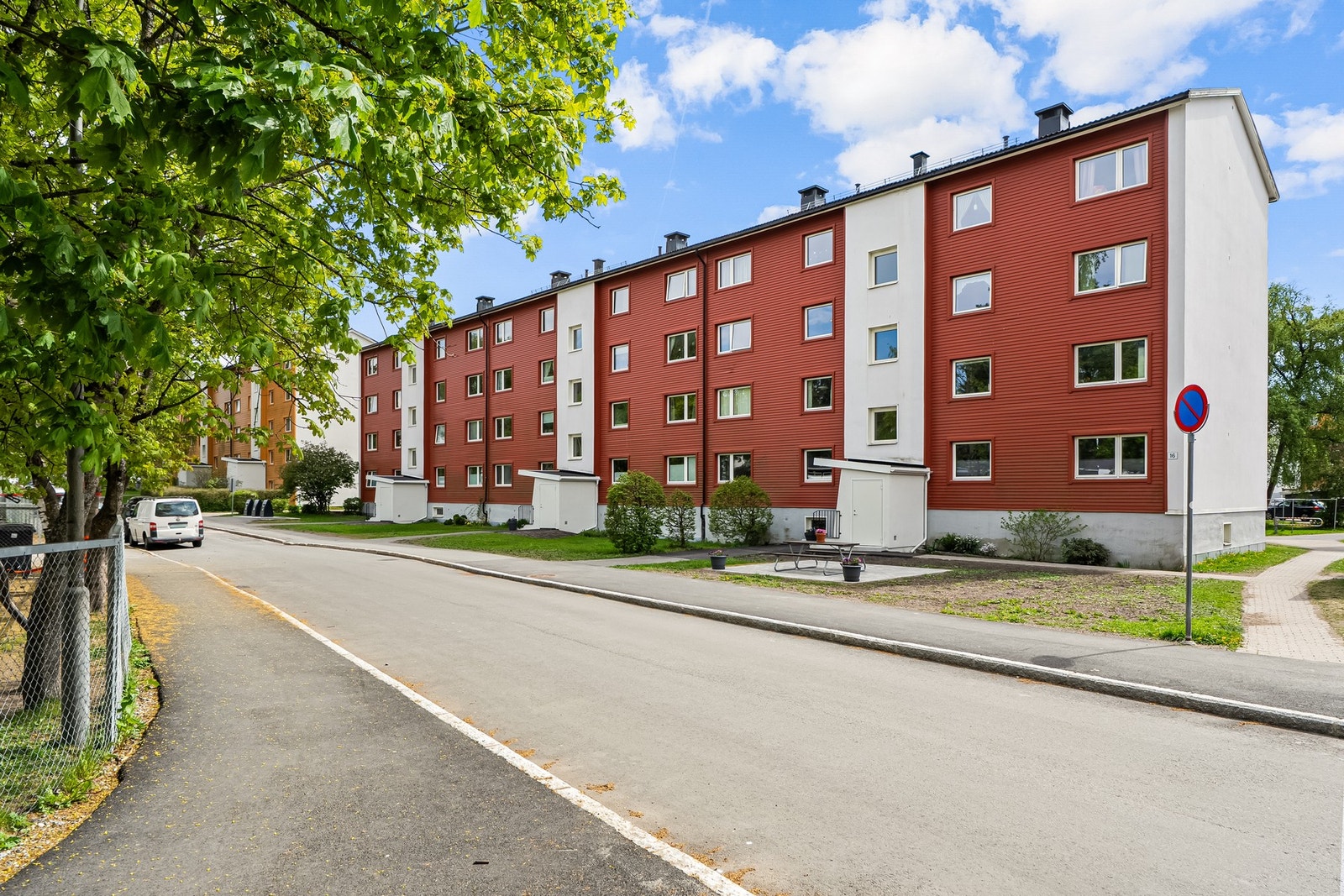 Borettslaget har fått nye inngangsdører og callinganlegg (2025) Galleribilde