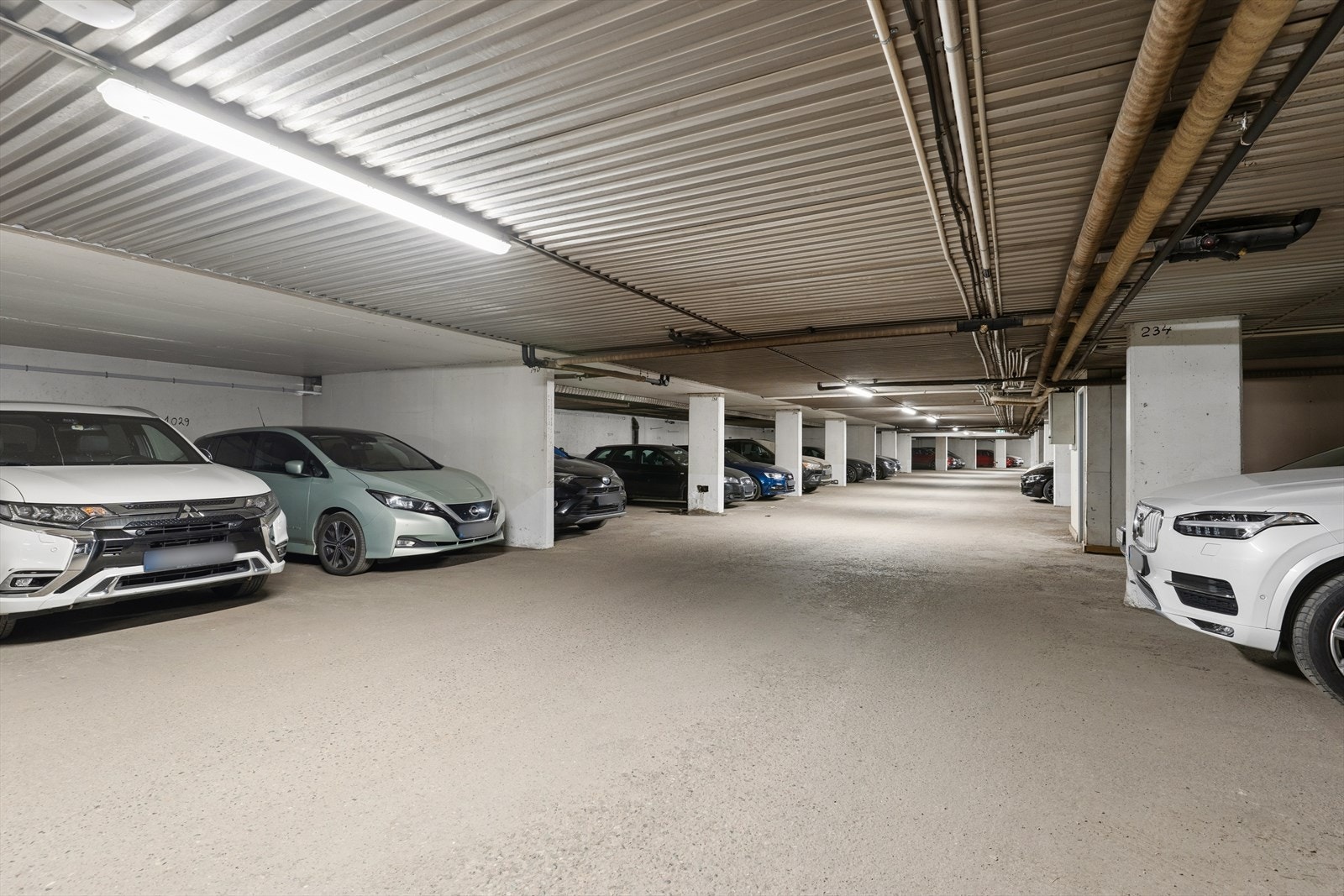 Borettslaget har garasjeanlegg som er videoovervåket og tilknyttet Securitas. Galleribilde