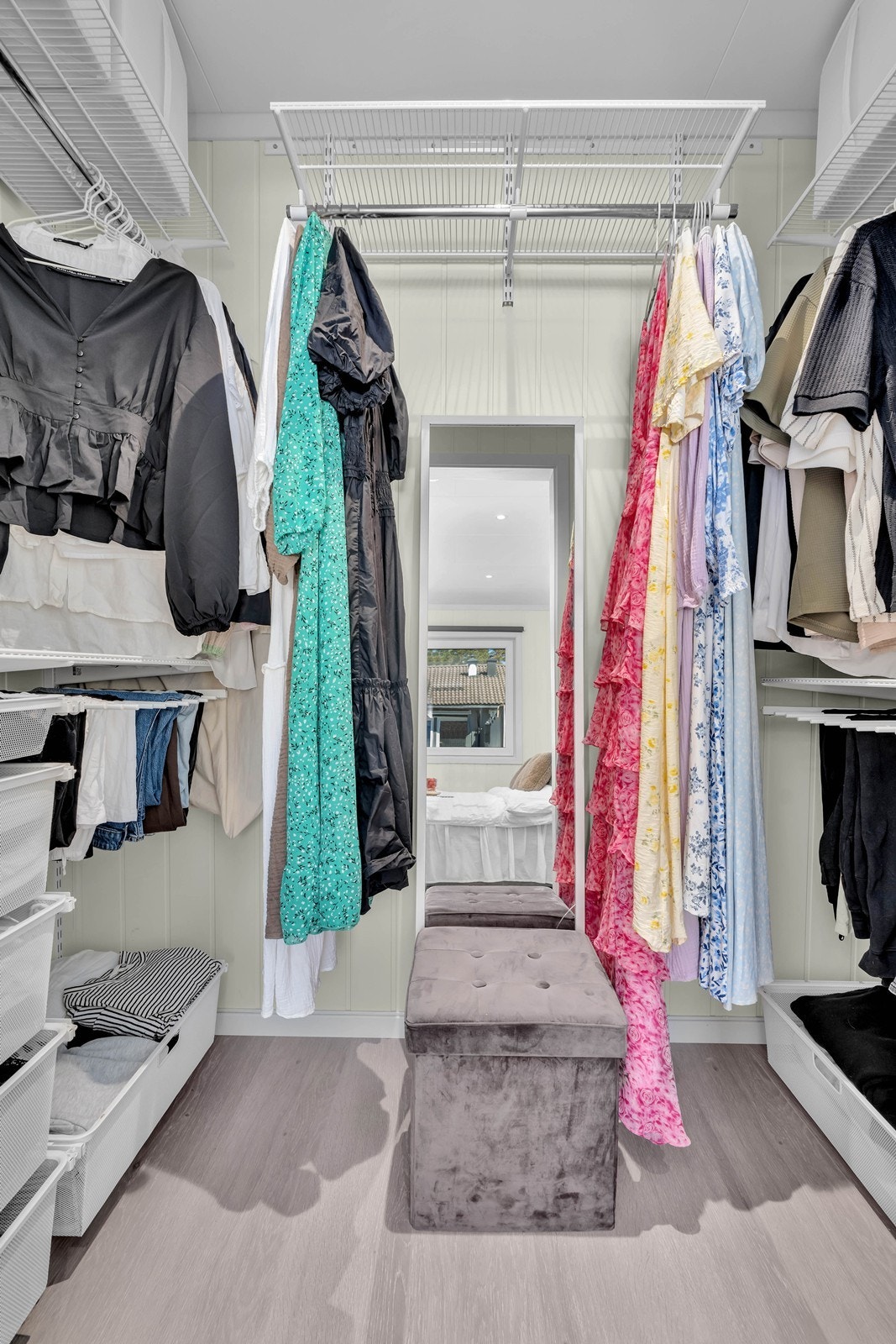 Walk-in garderobe tilknyttet soverom Galleribilde