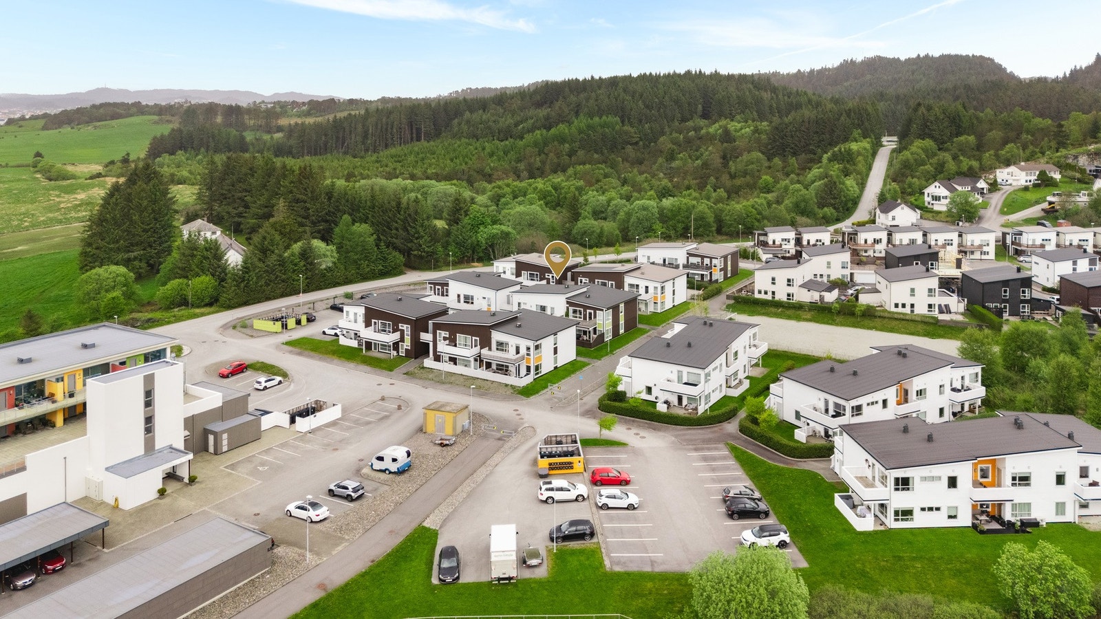 Leiligheten ligger sentralt, kun et steinkast unda Coop Extra. Galleribilde