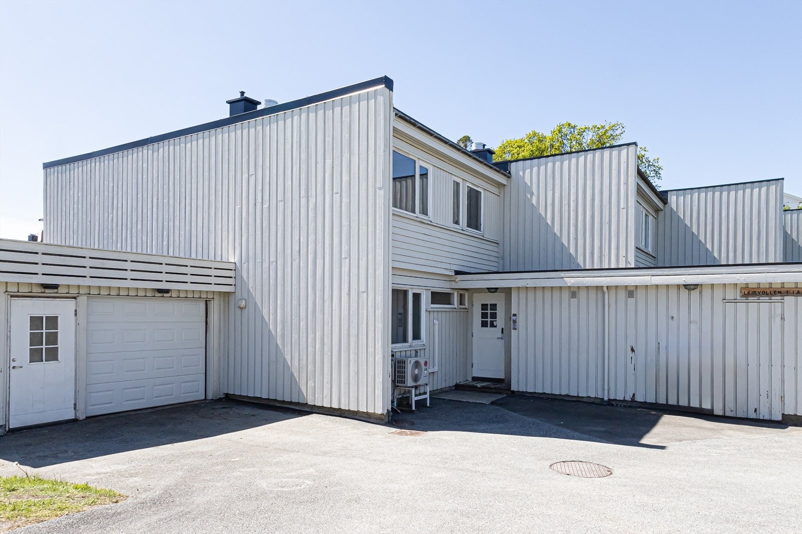 Eiendommen har en fin beliggenhet i et etablert boligområde Galleribilde