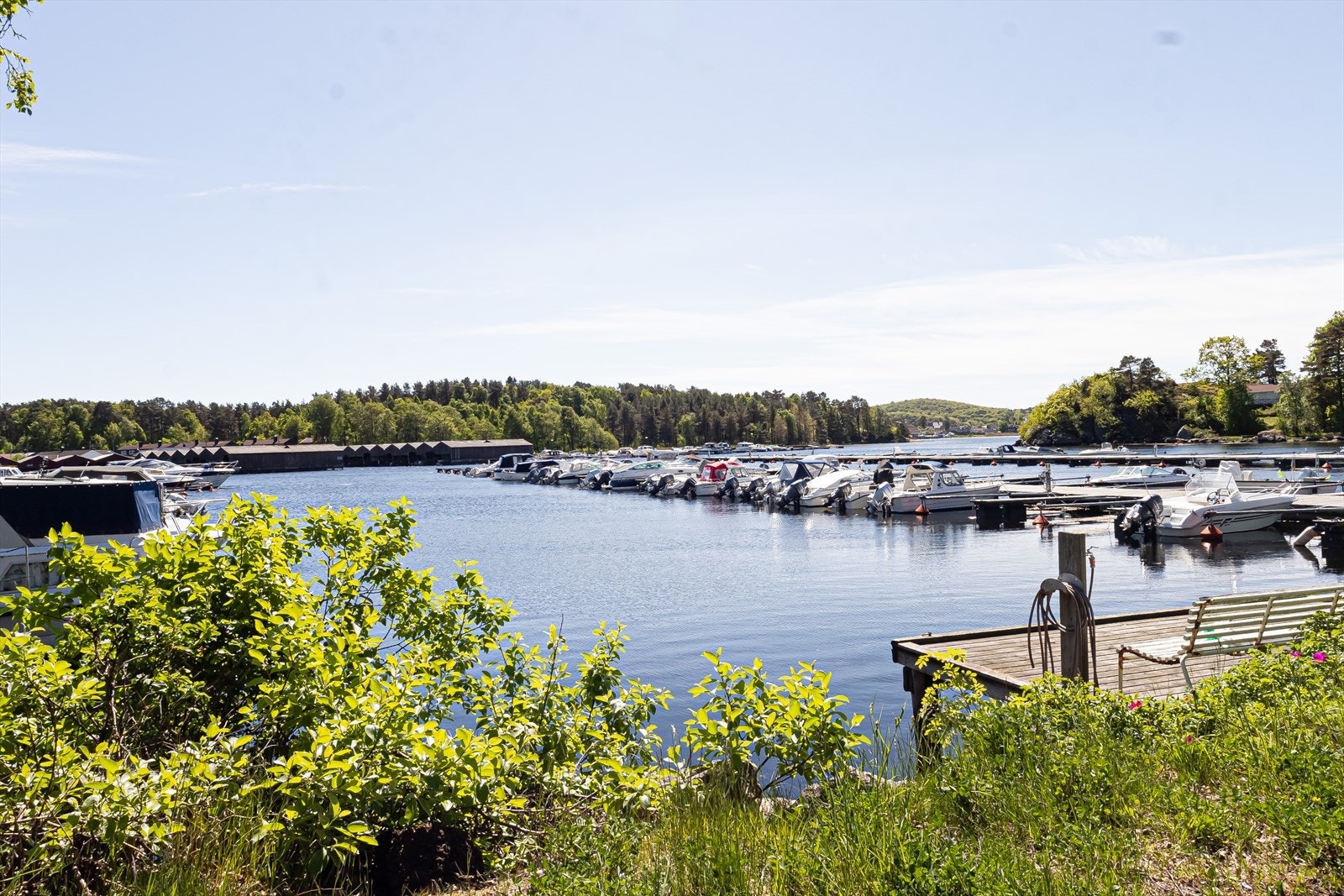 Kort vei til sjøen og båthavn Galleribilde