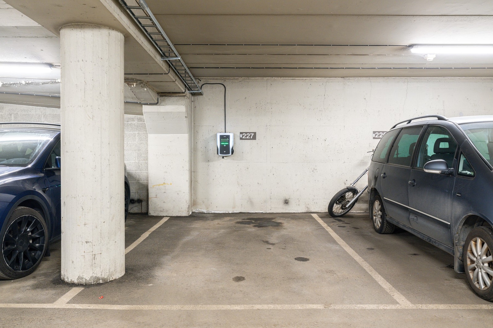 Det følger med garasjeplass med elbillader. Galleribilde