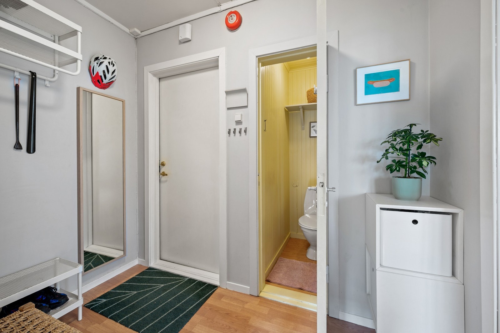 I tilknytting inngangspartiet ligger WC. Galleribilde
