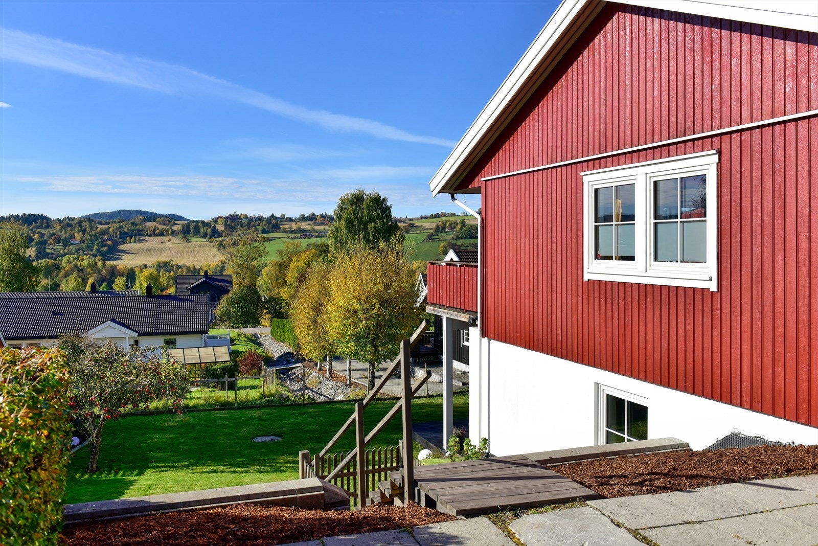 Utsikt over nærområdet og det omkringliggende landskapet. Galleribilde